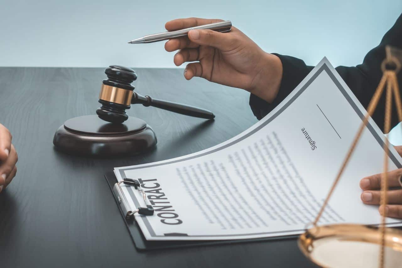 Contrat et justice, expertise juridique, conseil en droit, cabinet avocat, performance juridique.