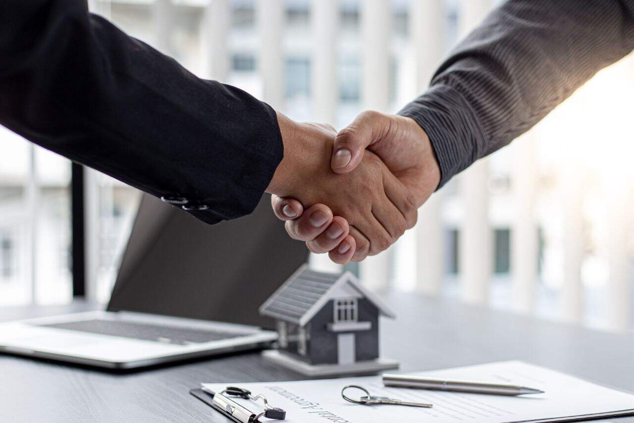 Accord de partenariat entre deux entreprises pour projets et collaboration.